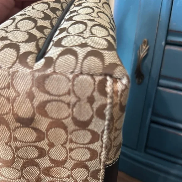 ๐๐ป๐๐คCoach Brown and tan mini Bag with Signature - Picture 10 of 15